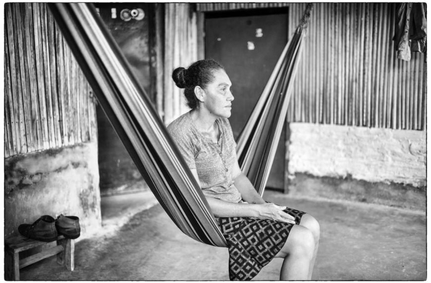 Madres en El Salvador se debaten entre la ausencia y el dolor por régimen de Bukele