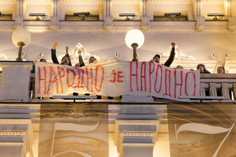 Serbia, entre la democracia y la desconfianza