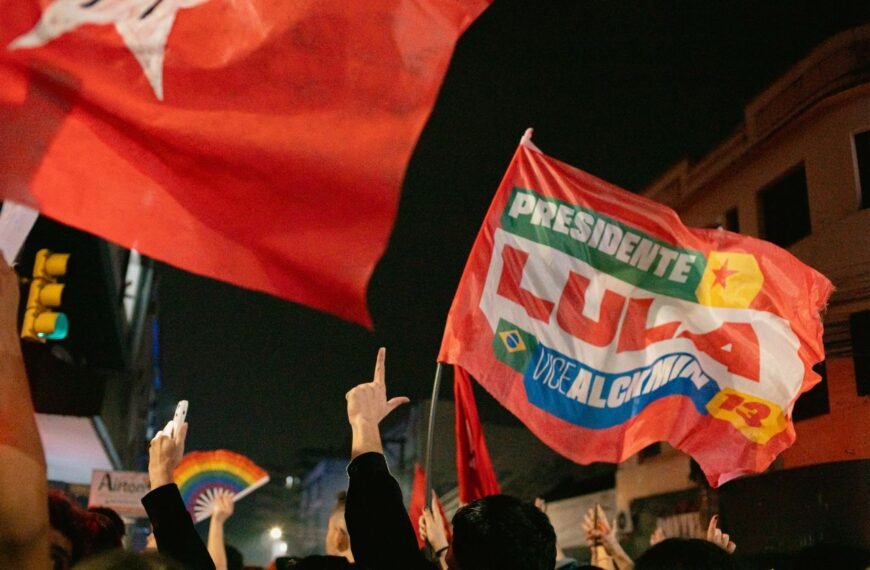 De Budapest a Brasilia: ¿Qué impulsa el resurgimiento de las democracias?